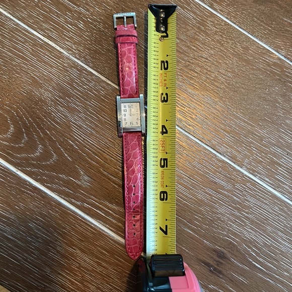 Pink leather COACH watch - Picture 7 of 7